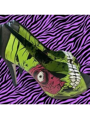 Excellent in og box Zombie Stomper  WIDE high heels with glow in the dark teeth